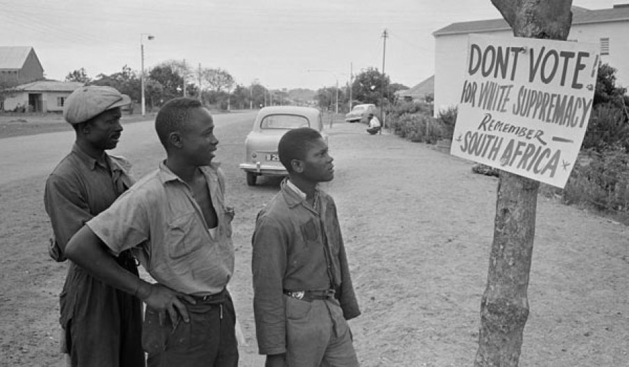 Zimbabwe rioters want Rhodesia back and UK recolonization: 'What have we been liberated from?' 2 ztkKoUO
